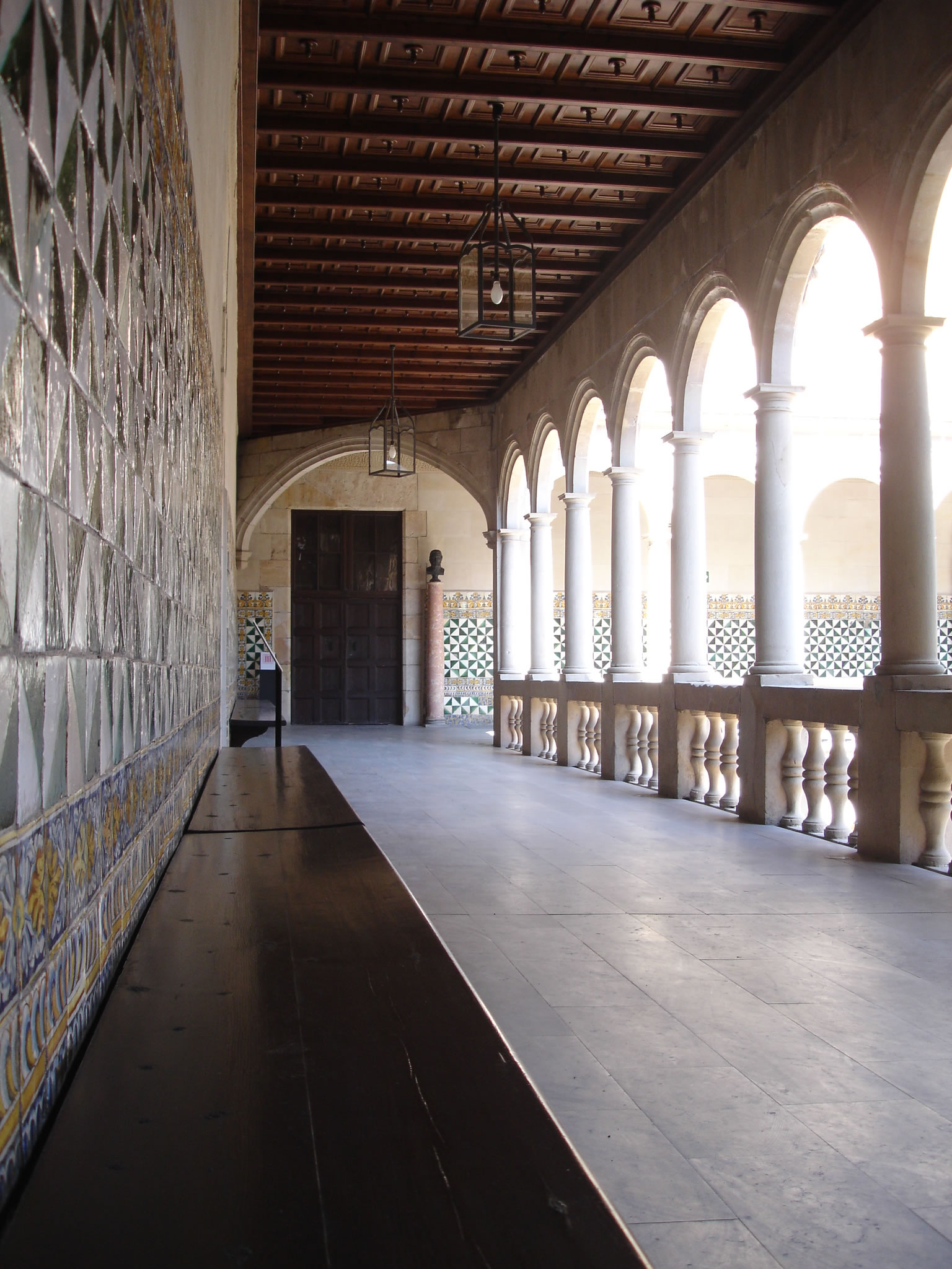 Claustre de la Casa de Convalescència. Seu de l'IEC